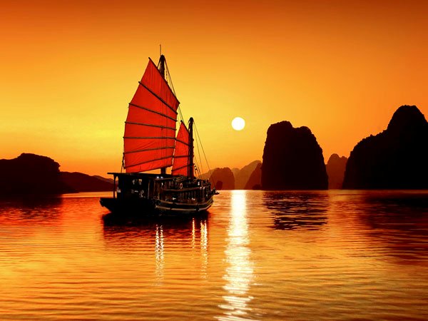 Biển Hạ Long (Quảng Ninh)